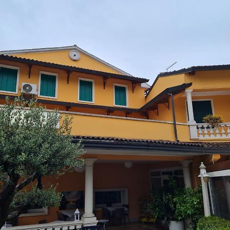 Апартаменты Casa Colonna Монтегротто-Терме Экстерьер фото