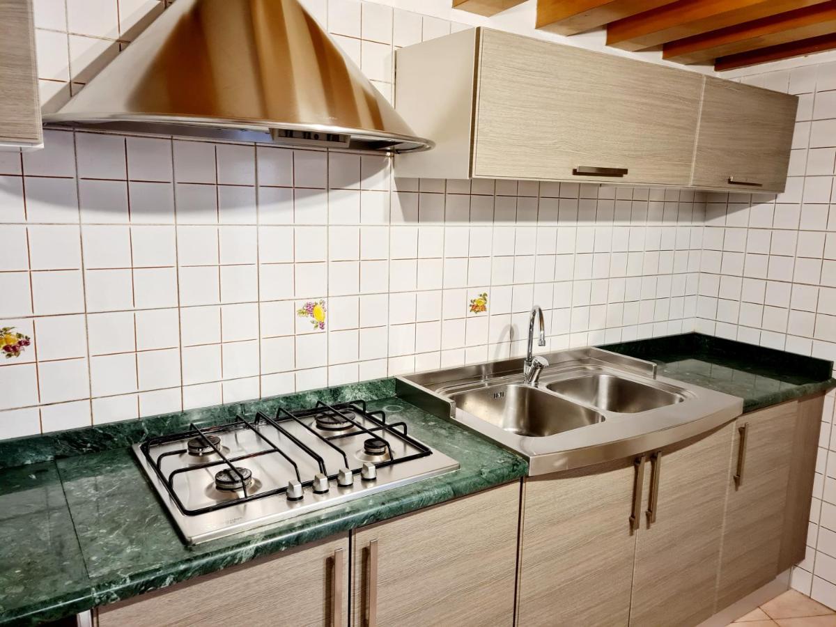 Апартаменты Casa Colonna Монтегротто-Терме Экстерьер фото